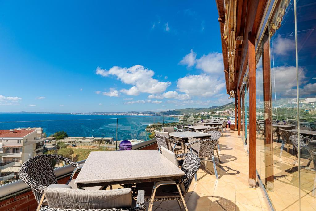 Restaurant on Site - Hotel Aliko 